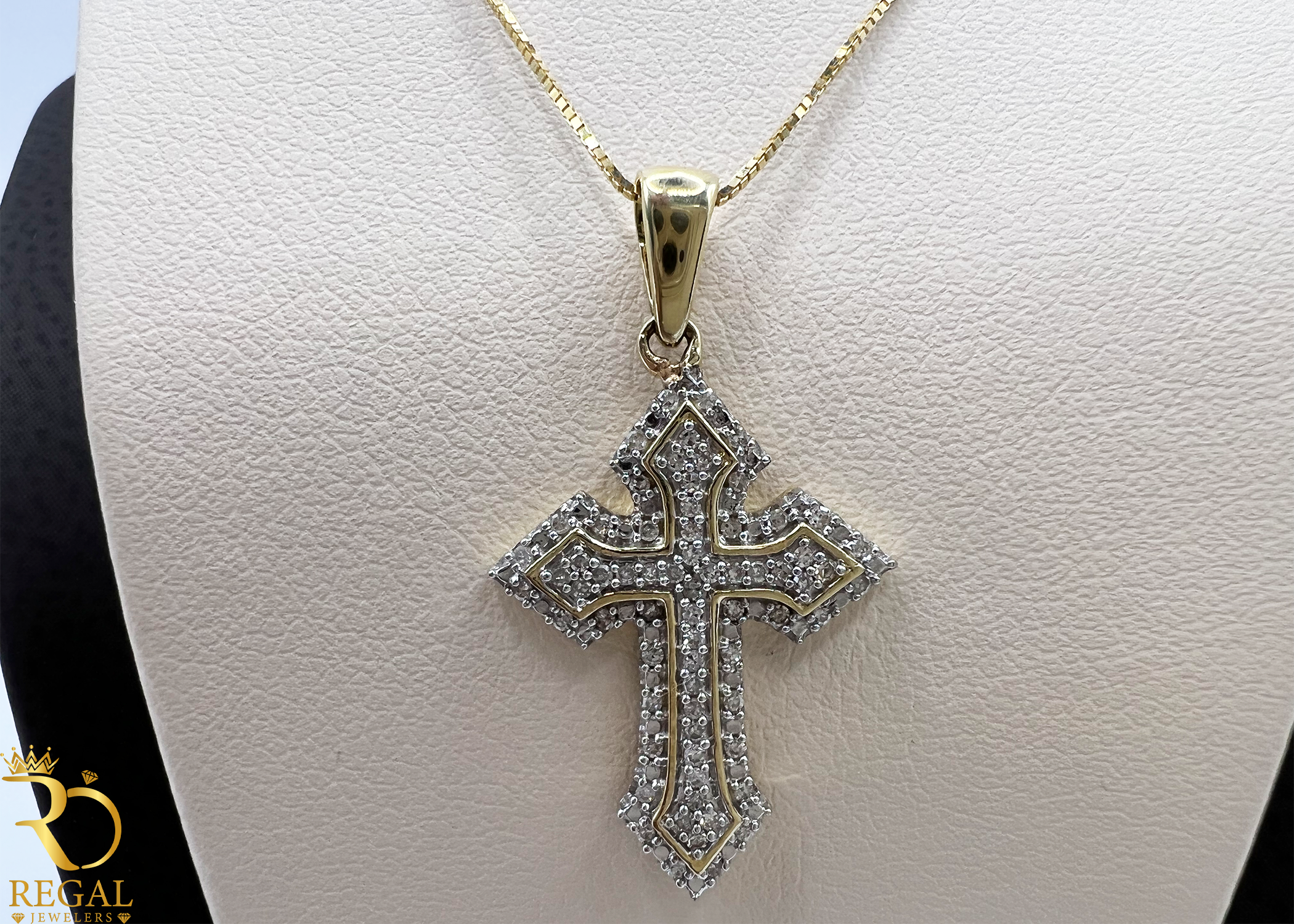 Female Pendant Necklace with Diamonds