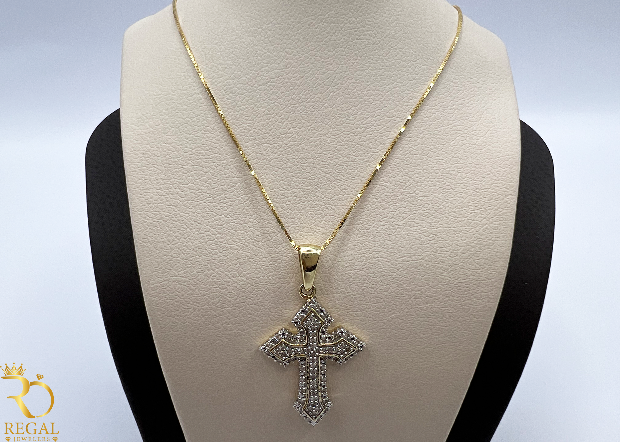 Female Pendant Necklace with Diamonds