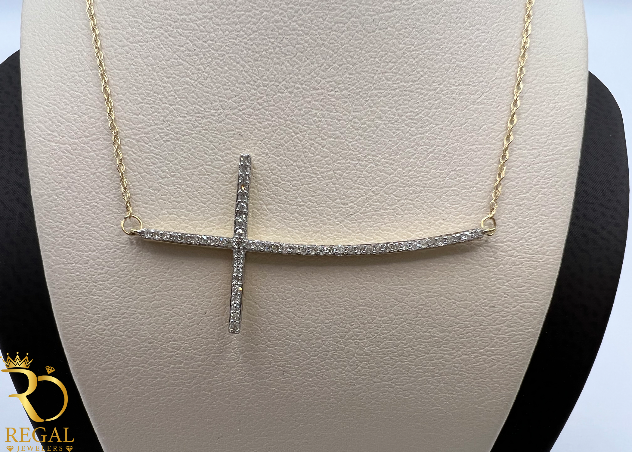 Female Pendant Necklace with Diamonds