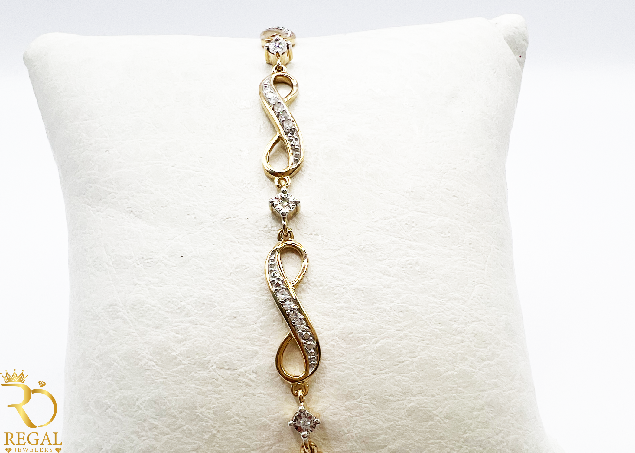 Infinity Link Bracelet Gold with Diamonds