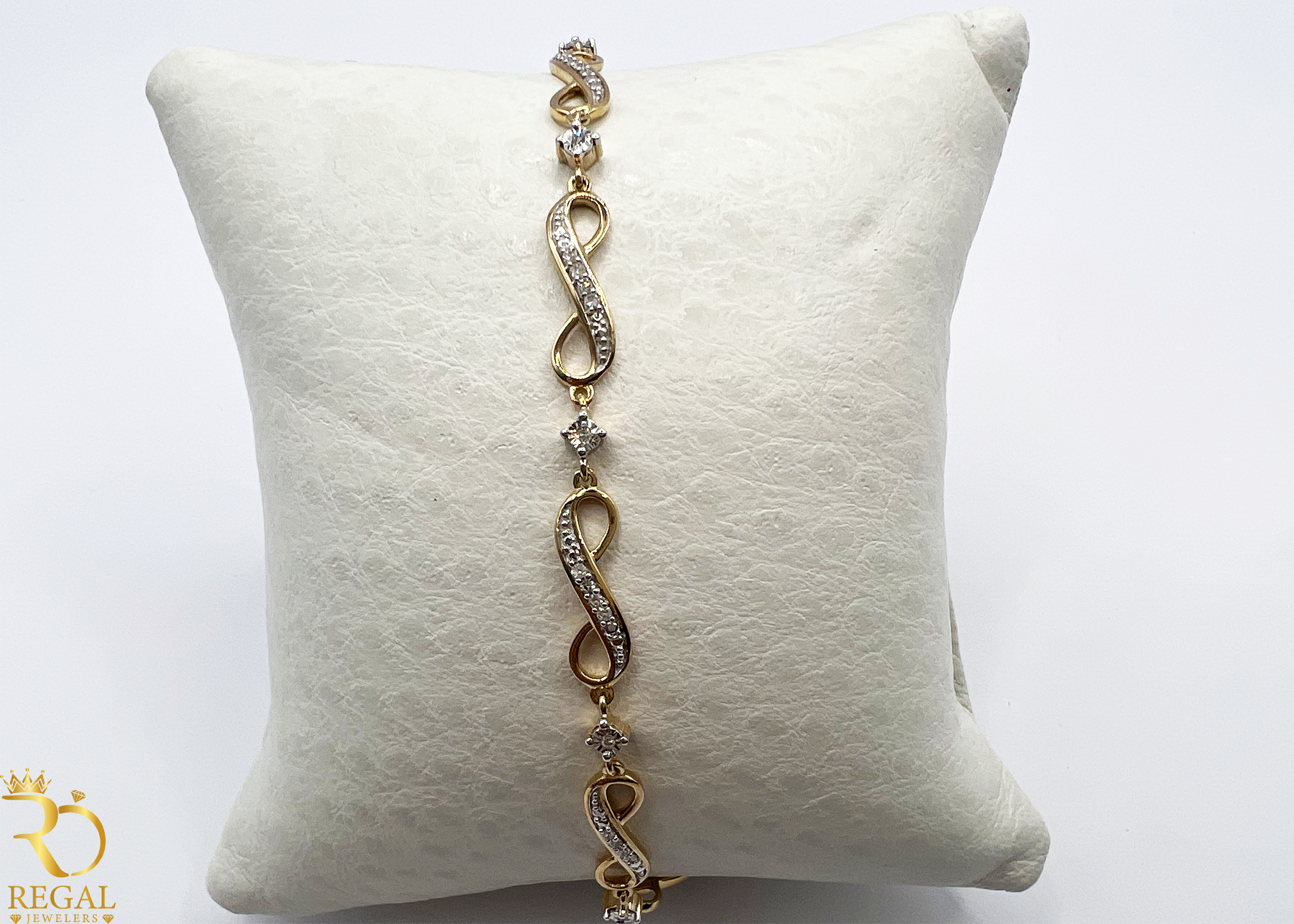 Infinity Link Bracelet Gold with Diamonds