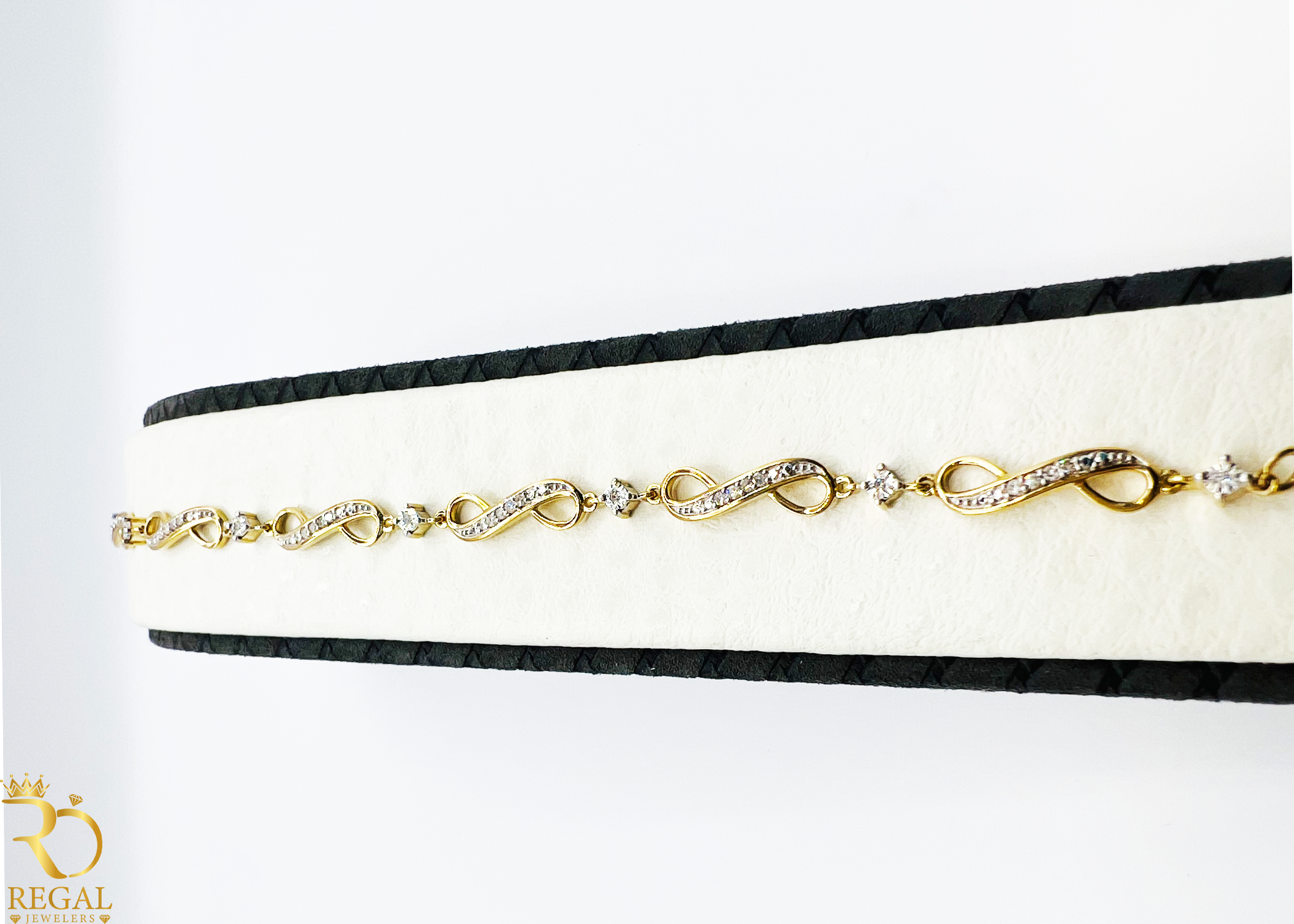 Infinity Link Bracelet Gold with Diamonds