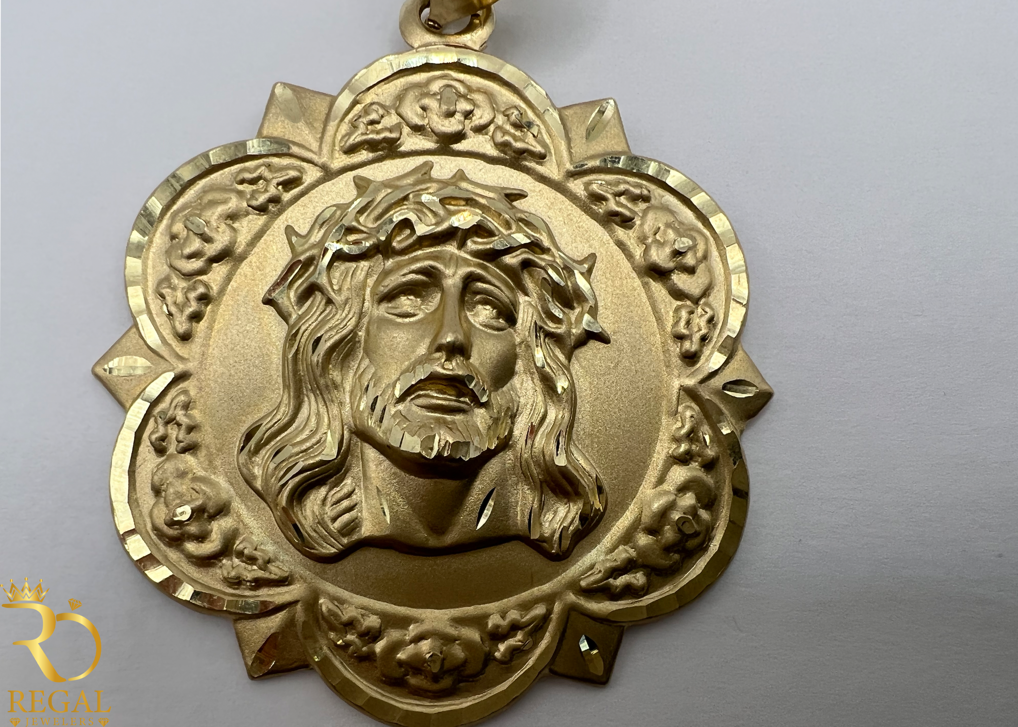 JESUS Pendant/Charm Gold