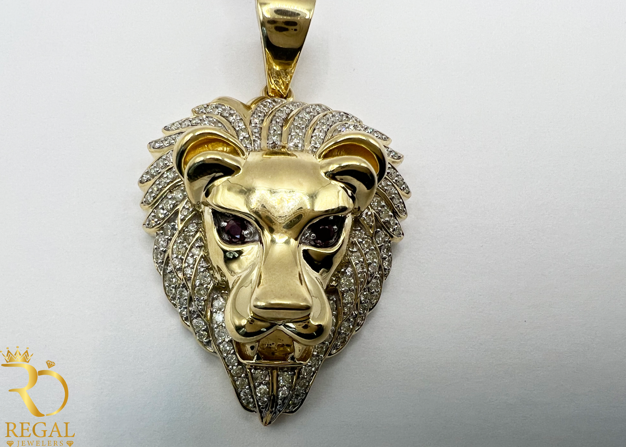 LOIN Pendant/Charm with Diamonds