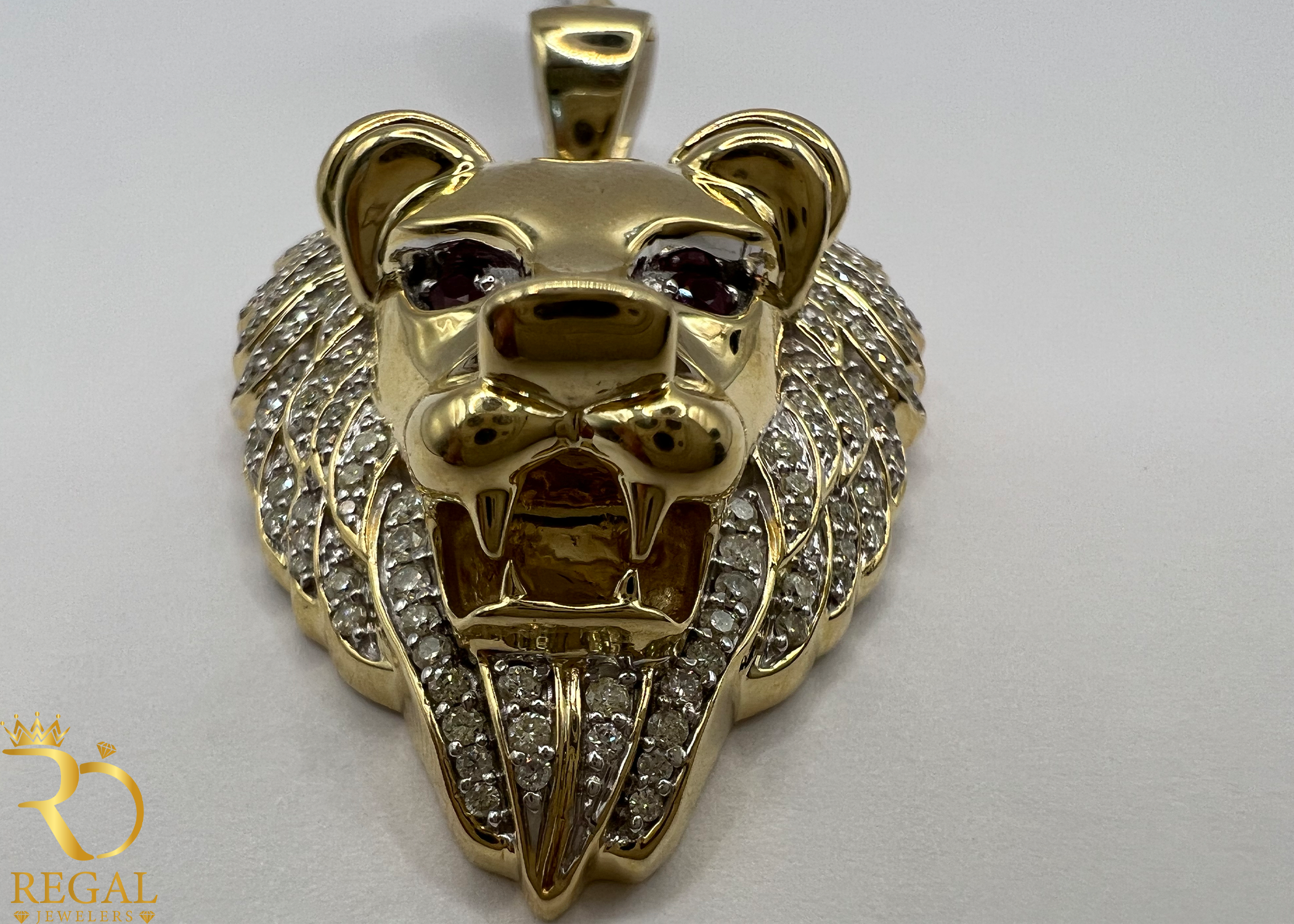 LOIN Pendant/Charm with Diamonds