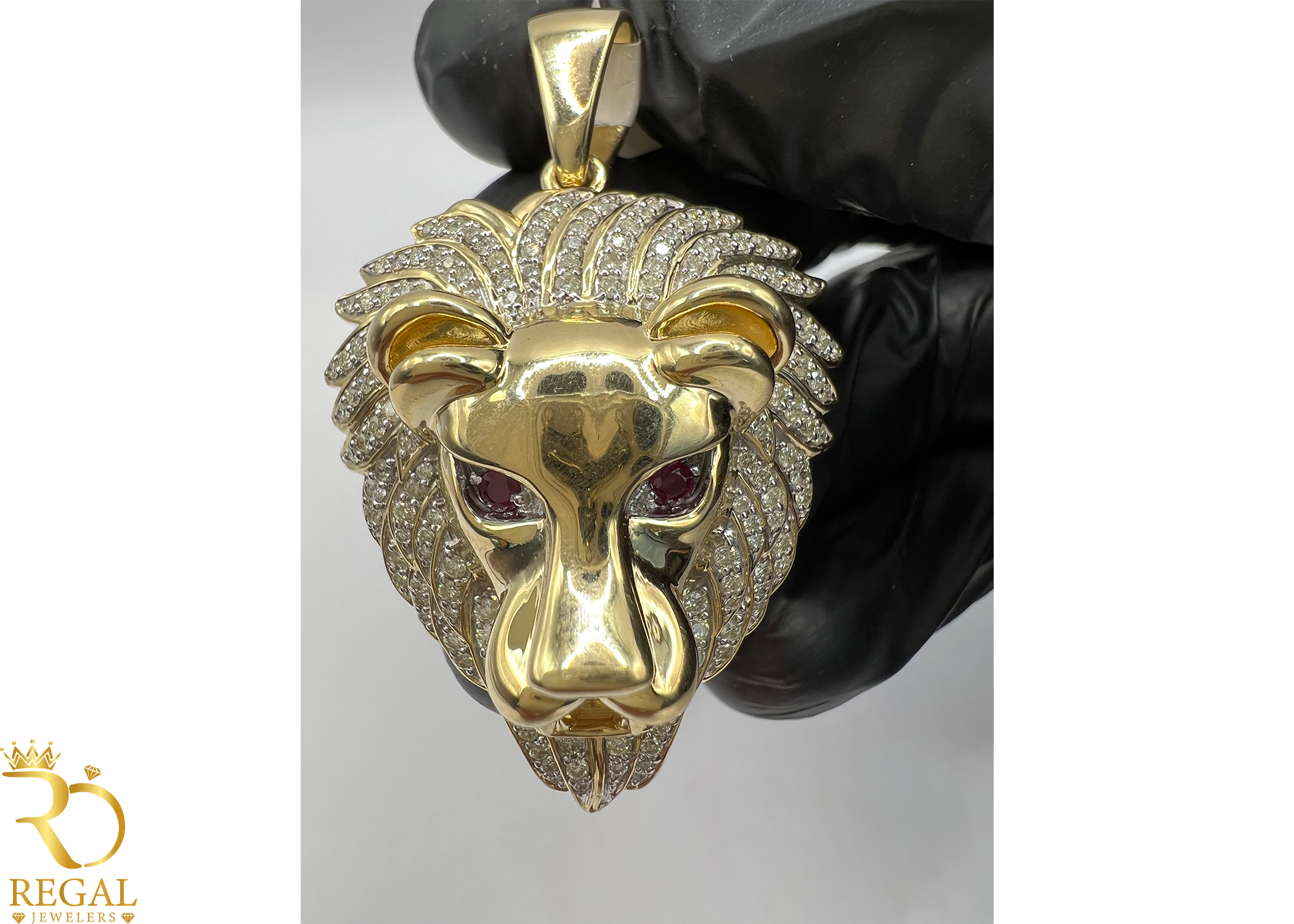 LOIN Pendant/Charm with Diamonds