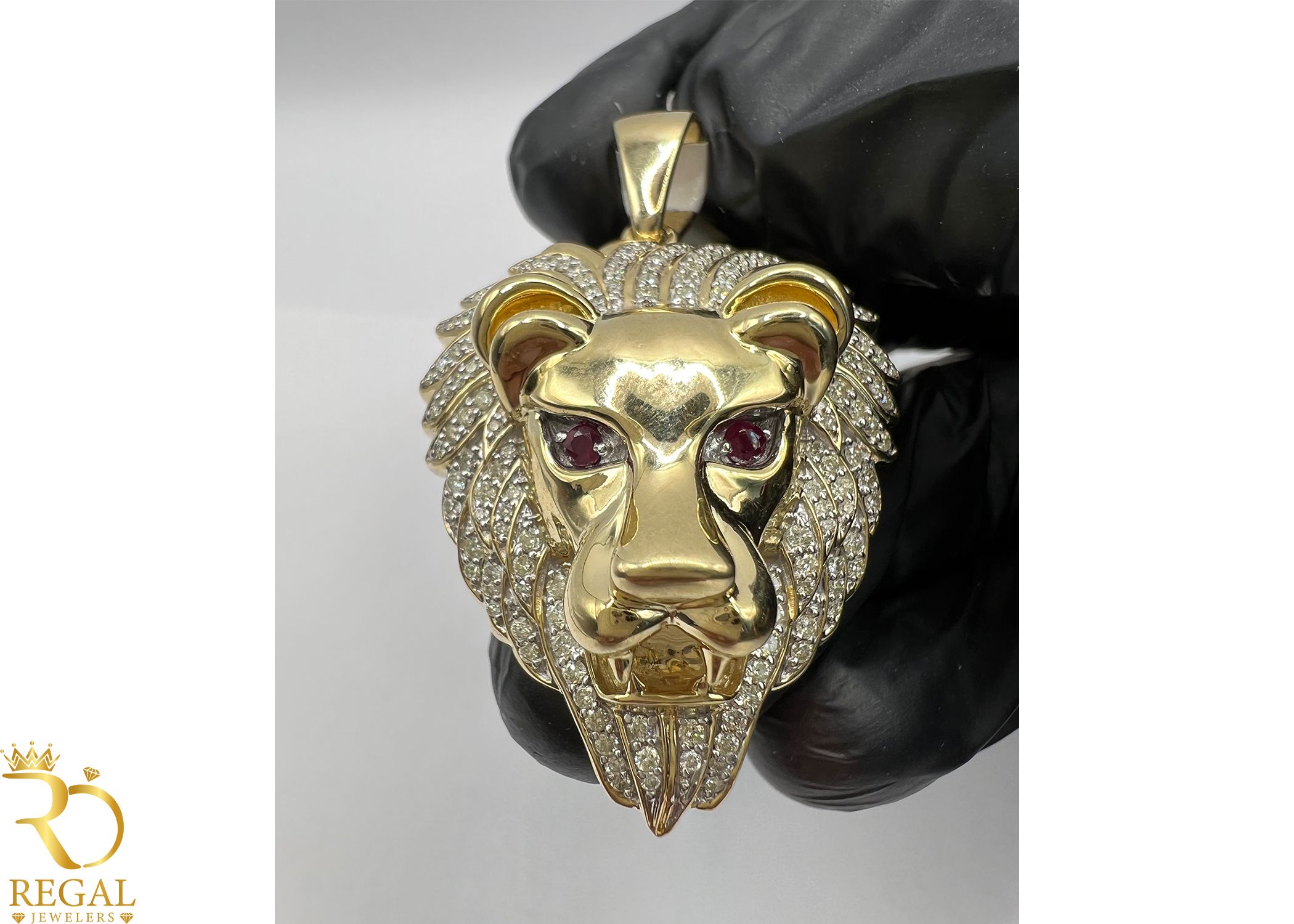 LOIN Pendant/Charm with Diamonds