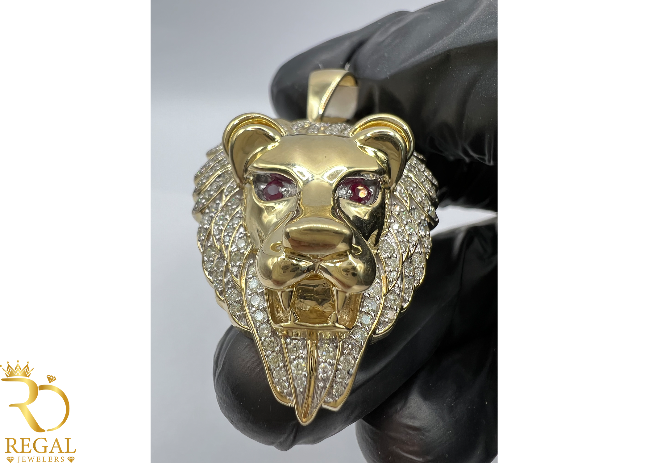 LOIN Pendant/Charm with Diamonds