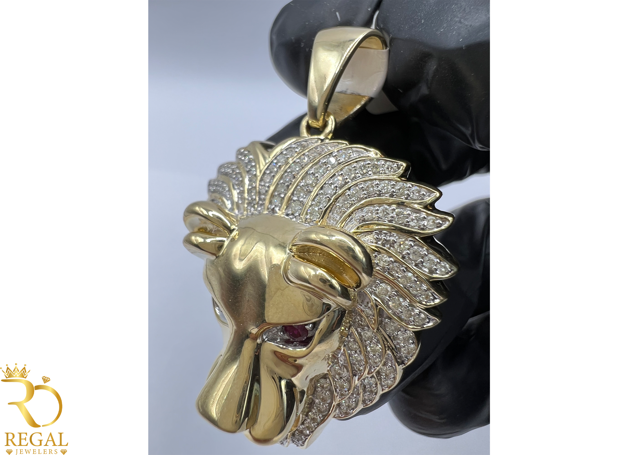 LOIN Pendant/Charm with Diamonds