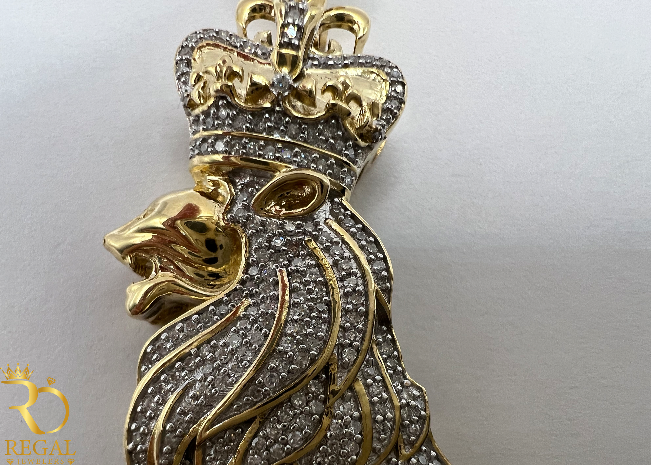 LOIN Pendant/Charm with Diamonds