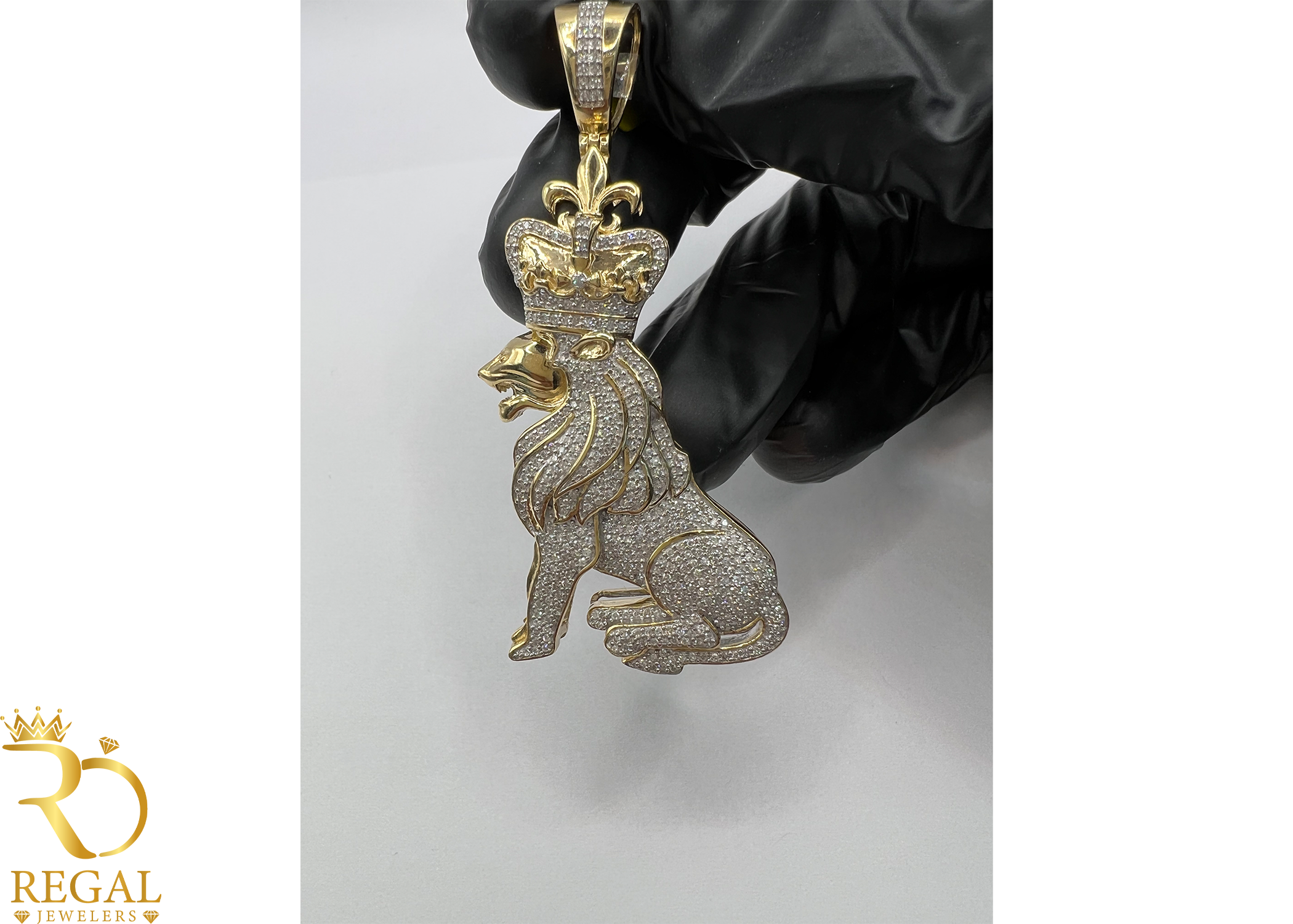 LOIN Pendant/Charm with Diamonds