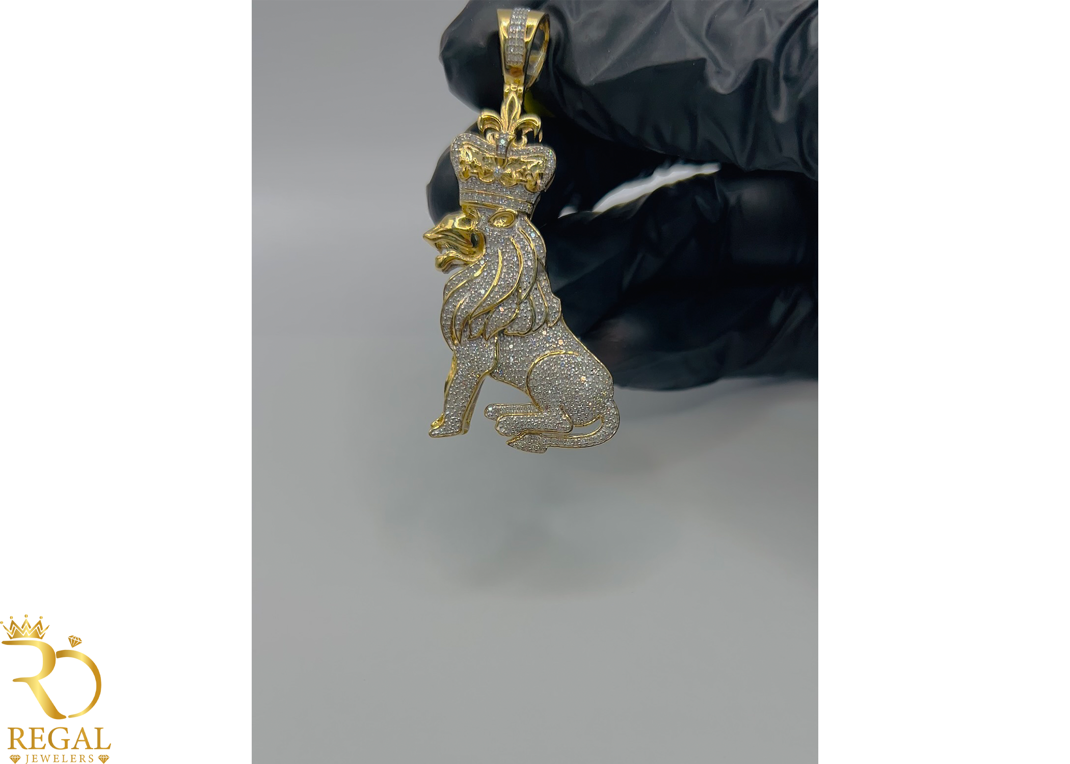 LOIN Pendant/Charm with Diamonds