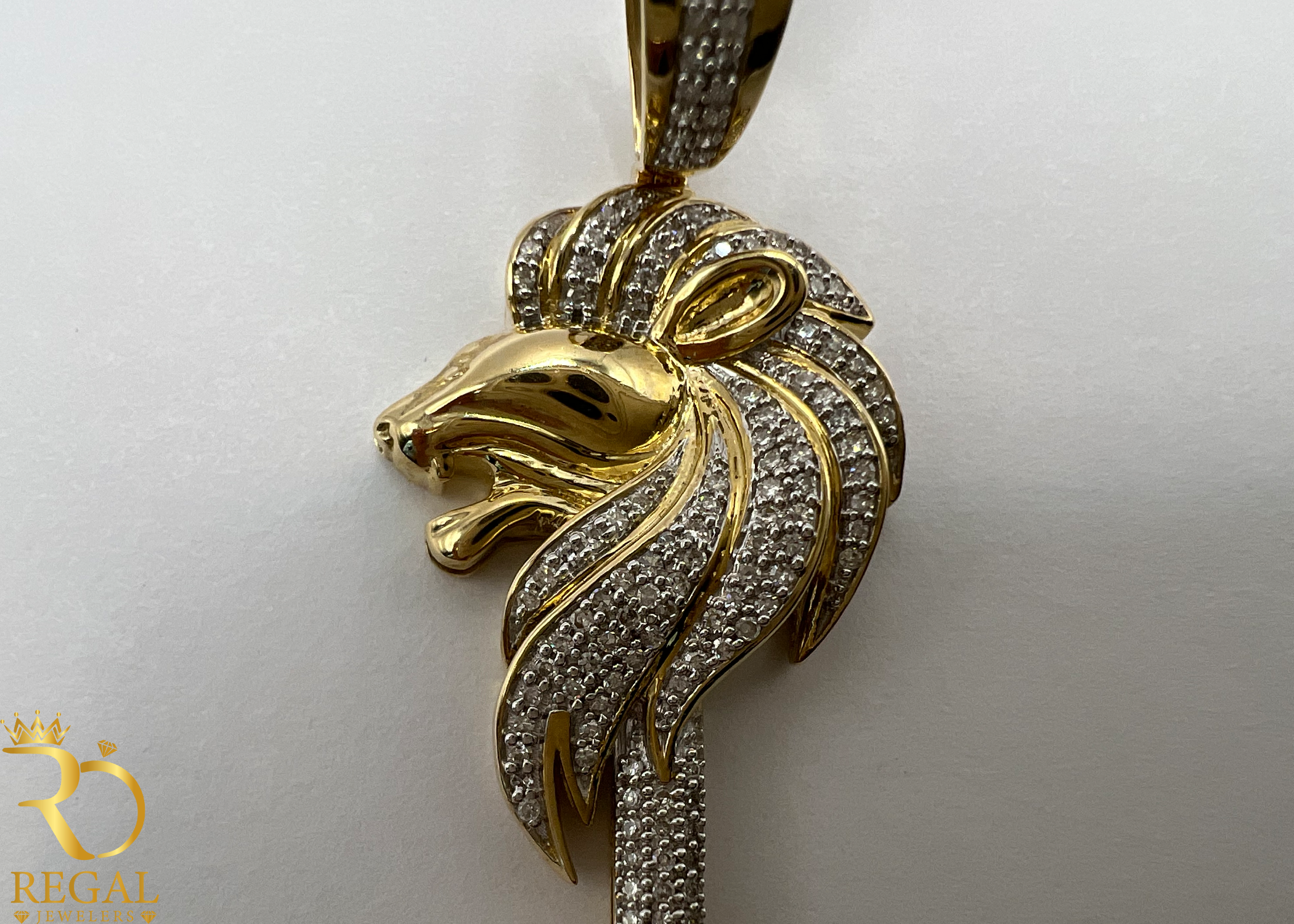 LOIN KEY Pendant/Charm with Diamonds