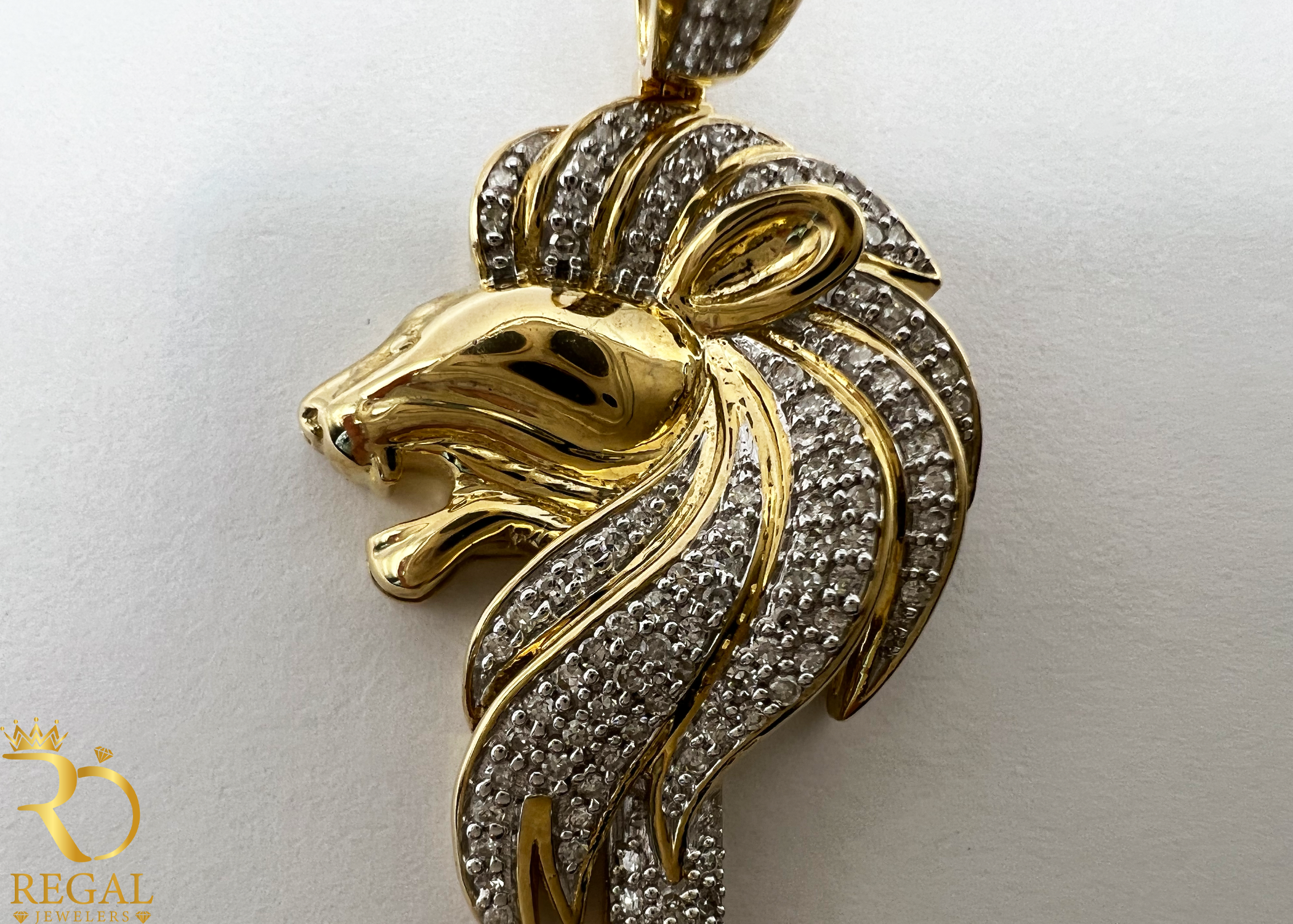 LOIN KEY Pendant/Charm with Diamonds