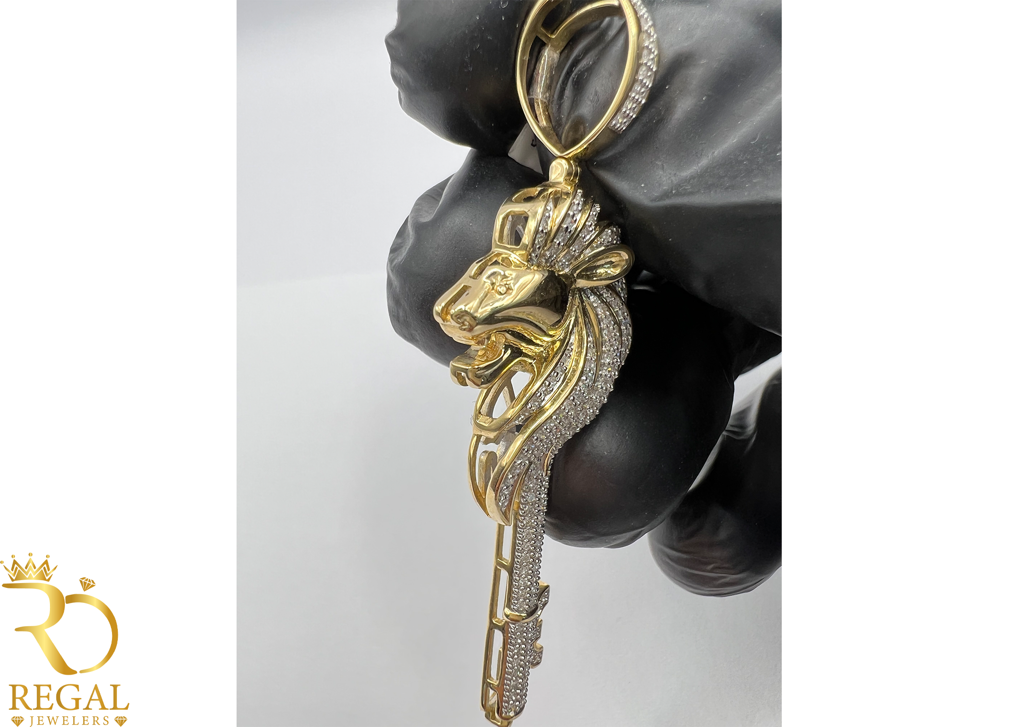 LOIN KEY Pendant/Charm with Diamonds