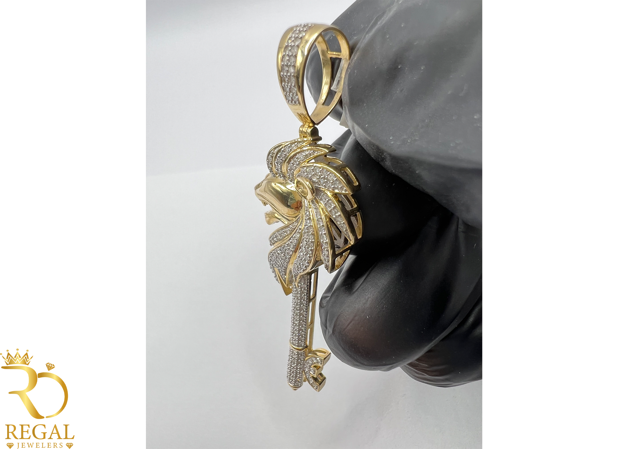 LOIN KEY Pendant/Charm with Diamonds