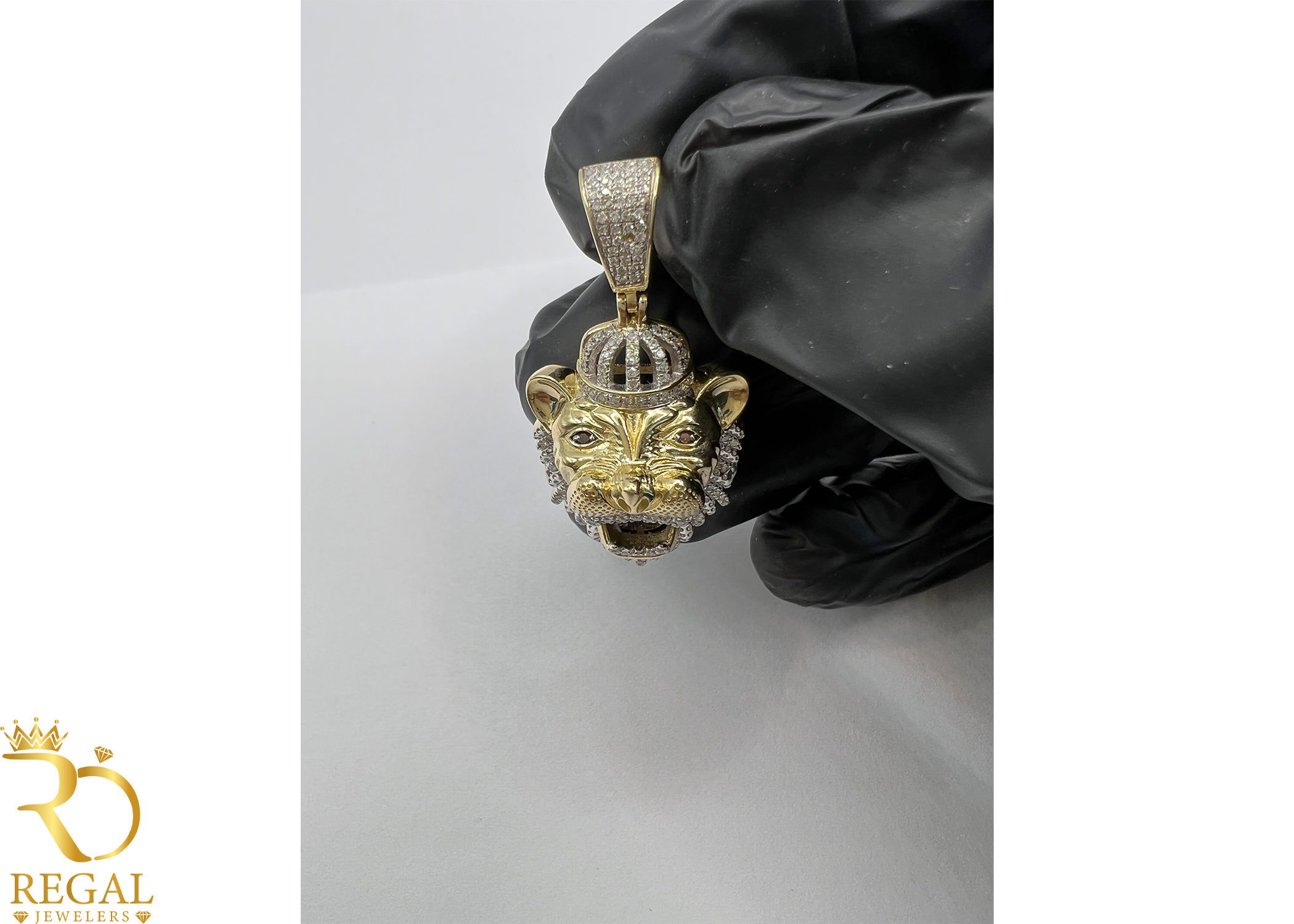 LOIN Pendant/Charm with Diamonds