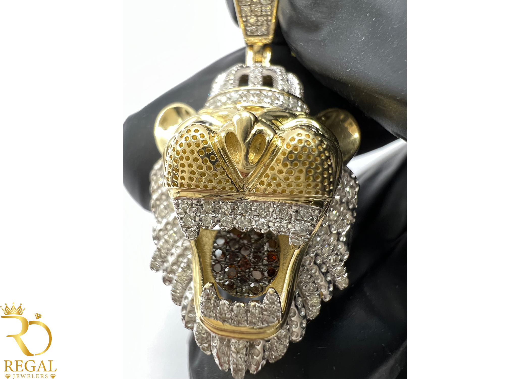 LOIN Pendant/Charm with Diamonds