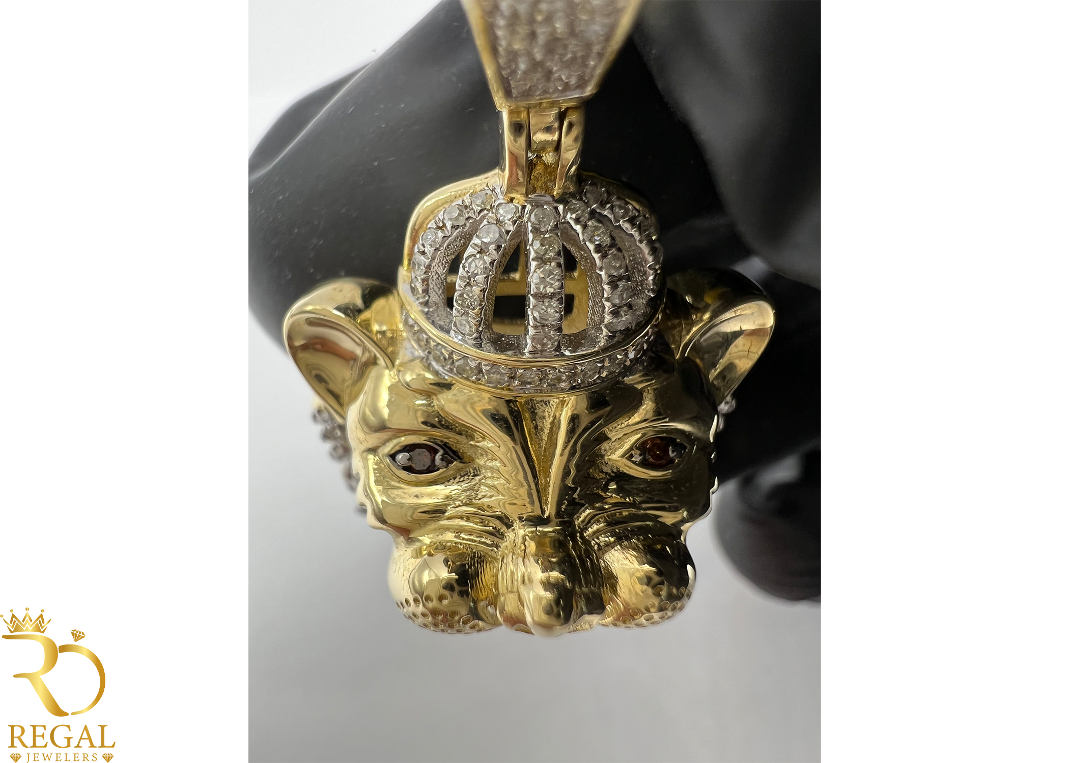 LOIN Pendant/Charm with Diamonds