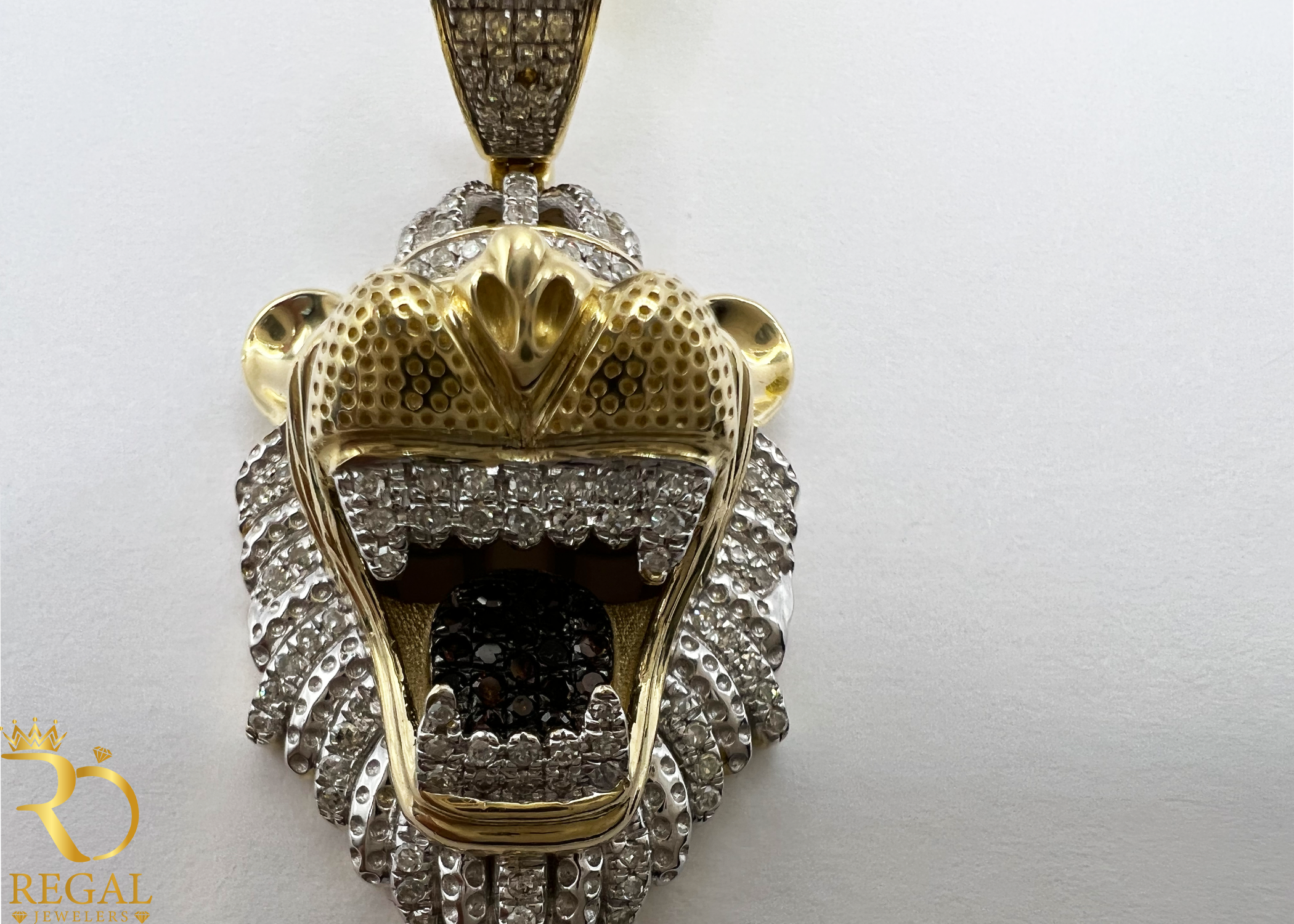 LOIN Pendant/Charm with Diamonds