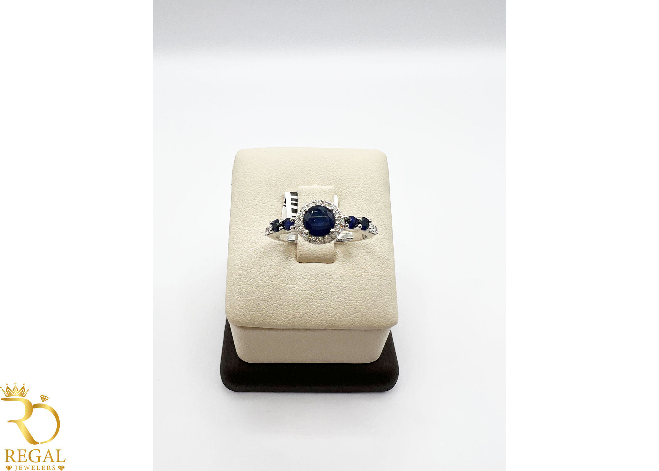 Engagement Ring With Blue Sapphire Stone & Diamonds