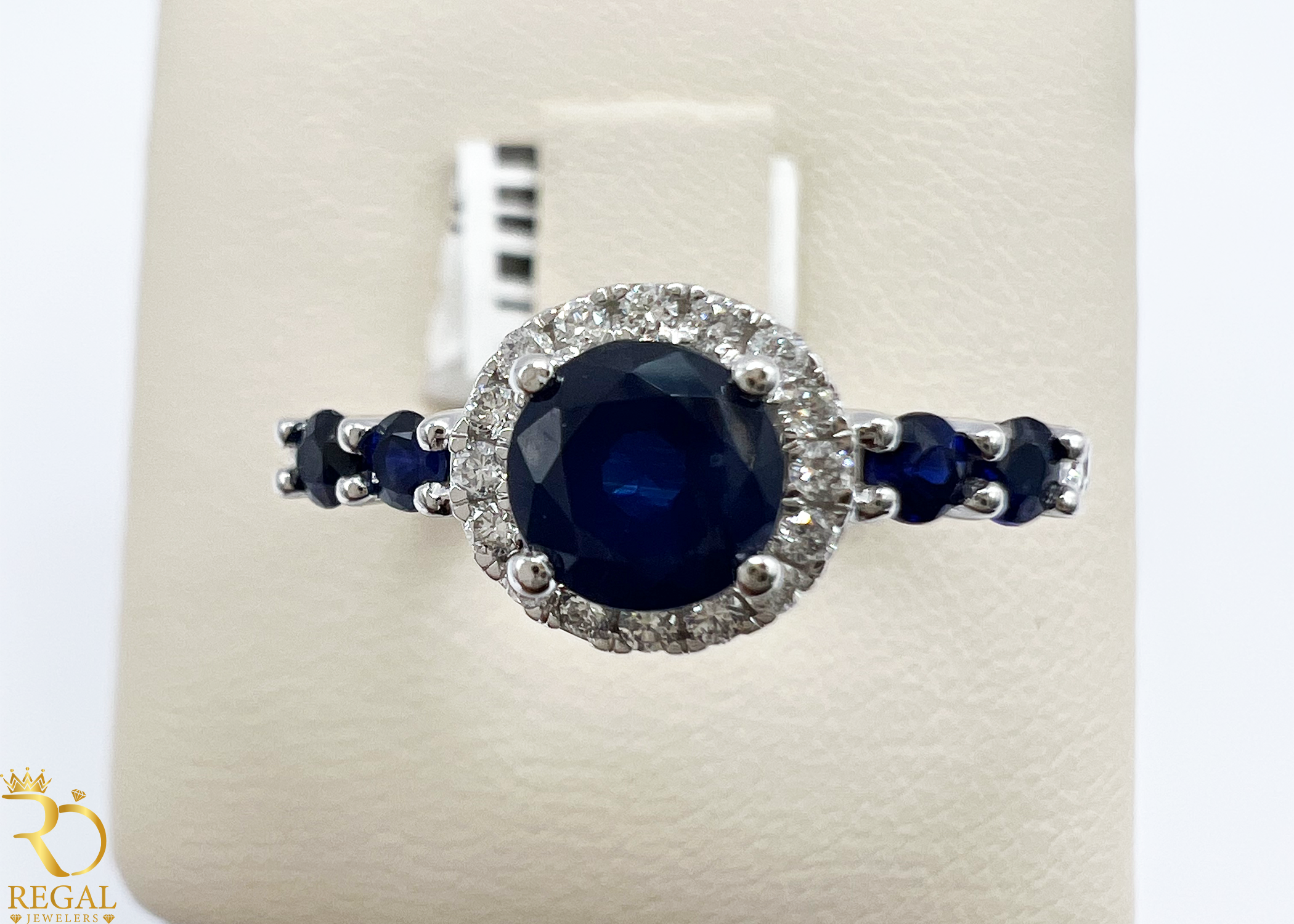 Engagement Ring With Blue Sapphire Stone & Diamonds