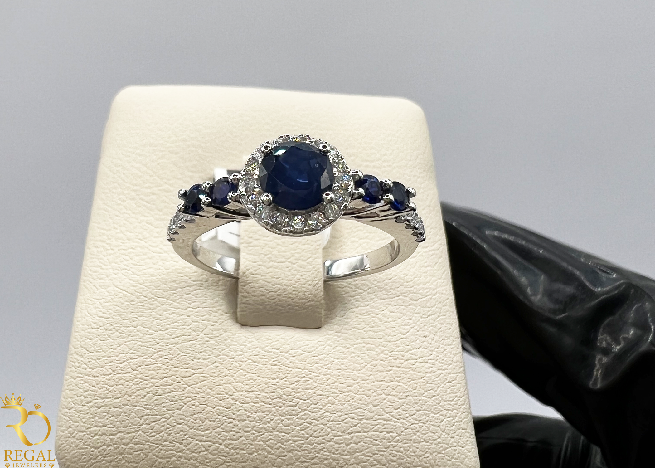 Engagement Ring With Blue Sapphire Stone & Diamonds